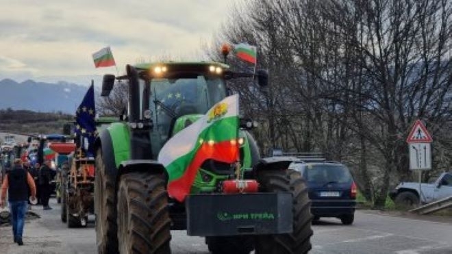 Не спира недоволството на зърнопроизводителите срещу украинския внос в България.