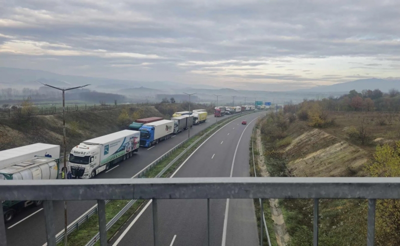 Преустановено е движението на тежкотоварни автомобили през граничните преходи Кулата