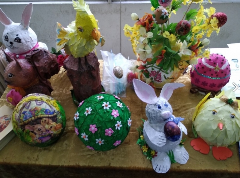 Декоративни яйца изработваха ученици от Монтана във Великденска работилница В