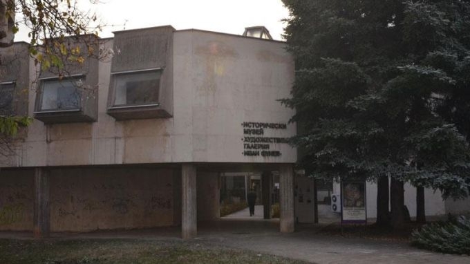 Изложба живопис в памет на Никодим Ненов именит врачански