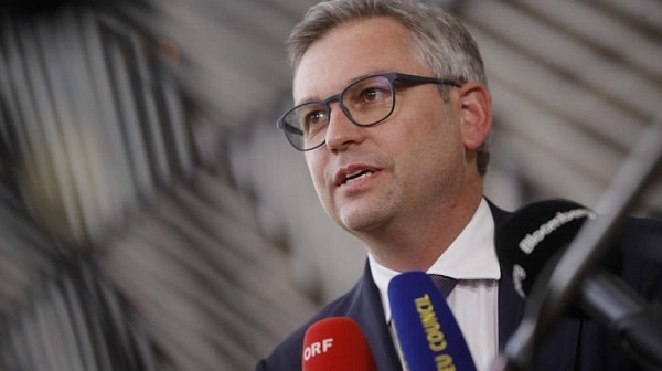 Финансовият министър на Австрия остана без шофьорска книжка за един