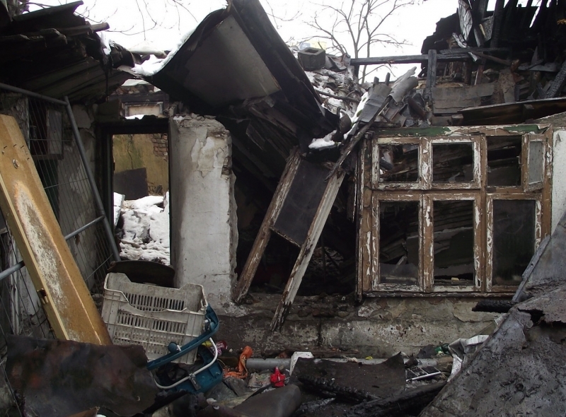 Човек е изгорял жив в къщата си при голям пожар