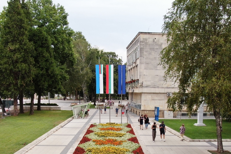 Община Монтана продължава интеграцията на ромски деца в училище