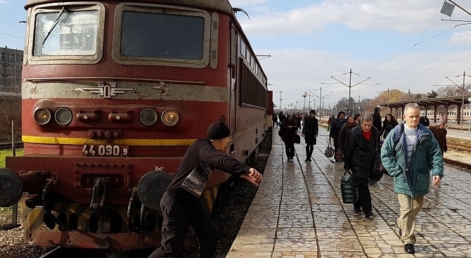 Четири от големите производители на подвижен жп състав са подали
