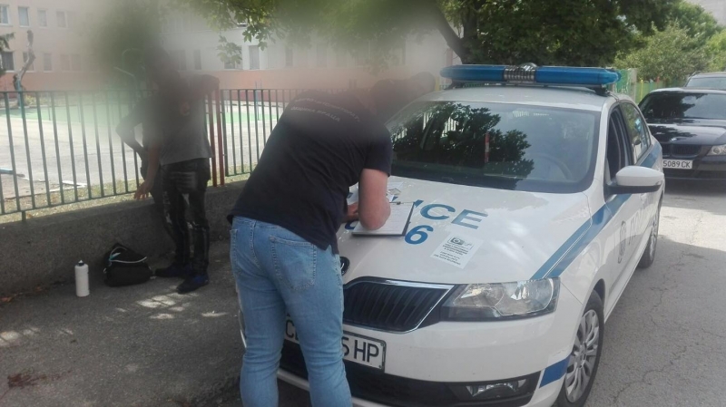 Проверка на Инспектората и полицията установи лица които нерегламентирано разлепват