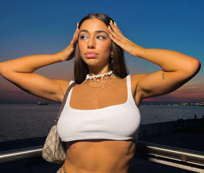 Гръцкият инфлуенсър Амалия отново не остави шанс на конкуренцията с