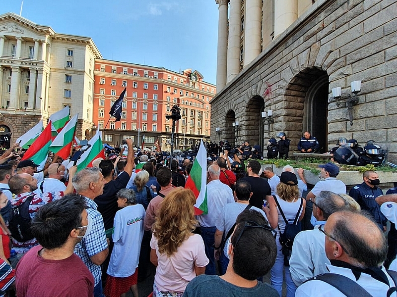 До сблъсъци между полиция и протестиращи се стигна тази сутрин