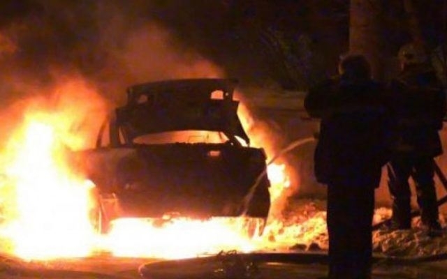 Лек автомобил е изгорял напълно в Бяла Слатина съобщиха от