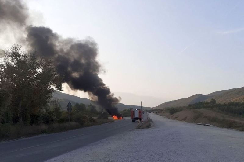 Камион изгоря на главния път Е 79 между Мездра и Ботевград