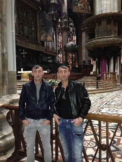 Еднояйчните албанци с идентична ДНК разиграват властите от години 34 годишни близнаци разиграват от години италианските