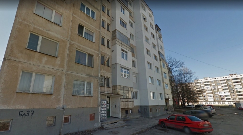 Частен съдебен изпълнител обяви за публична продан тристаен апартамент във