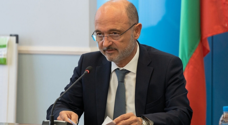 Одобриха близо 5 млн. лева възнаграждение за здравните инспектори и спешните медици