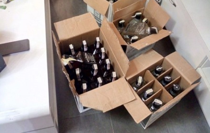 Спипаха двама тарикати превозвали нелегален алкохол във Врачанско съобщиха от полицията Около