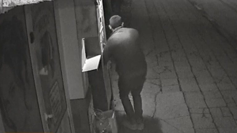 Вандал разби и сви парите от кафе автомат в Лом