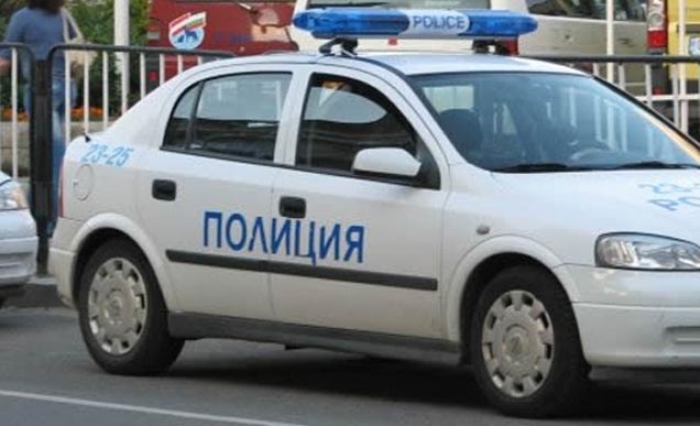 Мъж с пистолет и бейзболна бухалка е обрал офиса на