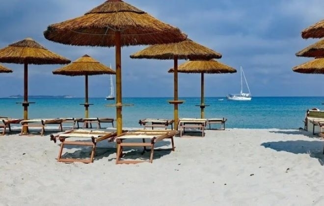 Гръцките власти влязоха в битка срещу комерсиалното използване на плажни