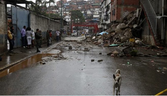 Силните дъждове изливащи се над Венецуела от сряда доведоха до