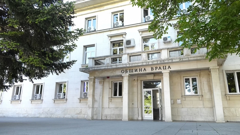 Навръх изборите: РИК кара кмета на Враца да маха плакати