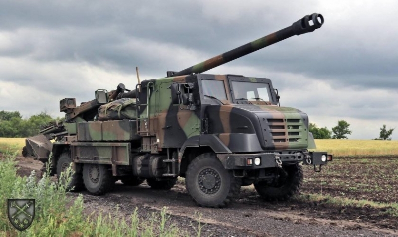 Франция през следващите седмици ще достави на Украйна шест самоходни