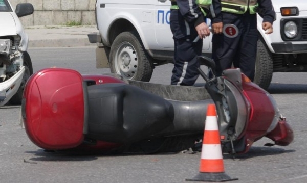 Катастрофа между мотопед и лек автомобил е станала във Враца