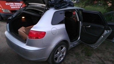 Двама мъже са арестувани с контрабандни цигари при специализирана полицейска