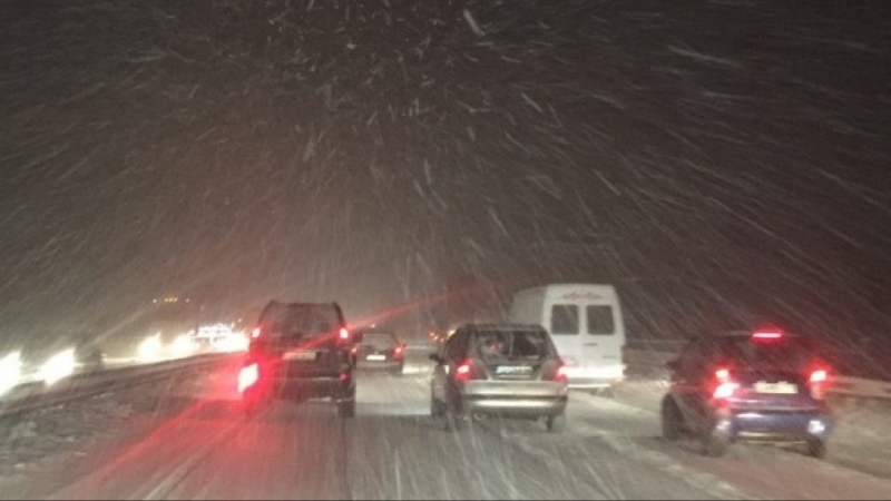 ОГРАНИЧЕНИЯ ЗА ТОВАРНИ АВТОМОБИЛИ Целогодишно за периода на официалните празници