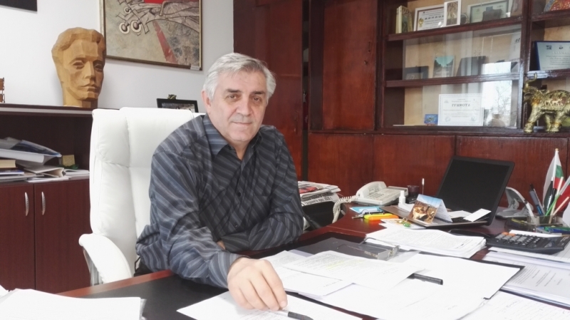 Уважаеми самодейци ръководители и деятели Приемете най сърдечни поздрави по повод