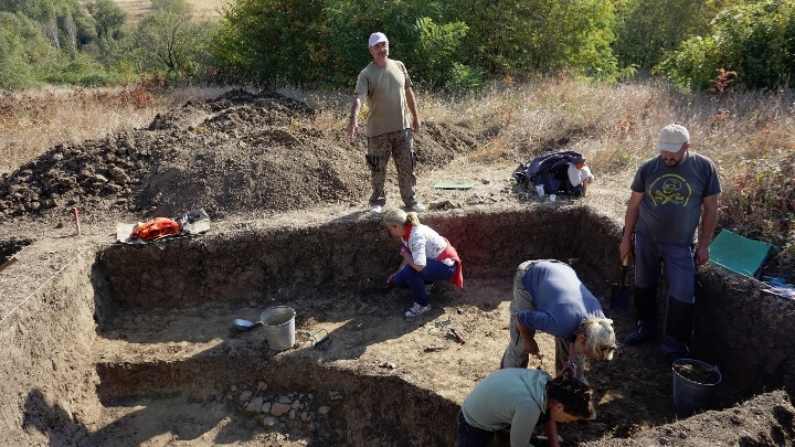 Археолози от Враца Видин и София започнаха теренни проучвания на раннонеолитното