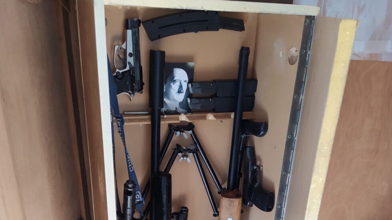 Огромно количество оръжия и боеприпаси са открити в дома на