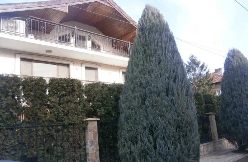 Частен съдебен изпълнител е обявил за публична продан къща във