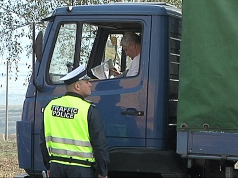 Служители на реда са хванали нередовен шофьор със софийски камион