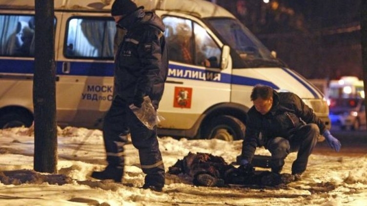 Трима души сред които двама полицаи са убити при взрив