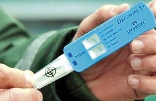 Заловиха двама младежи седнали да управляват автомобили си след употреба