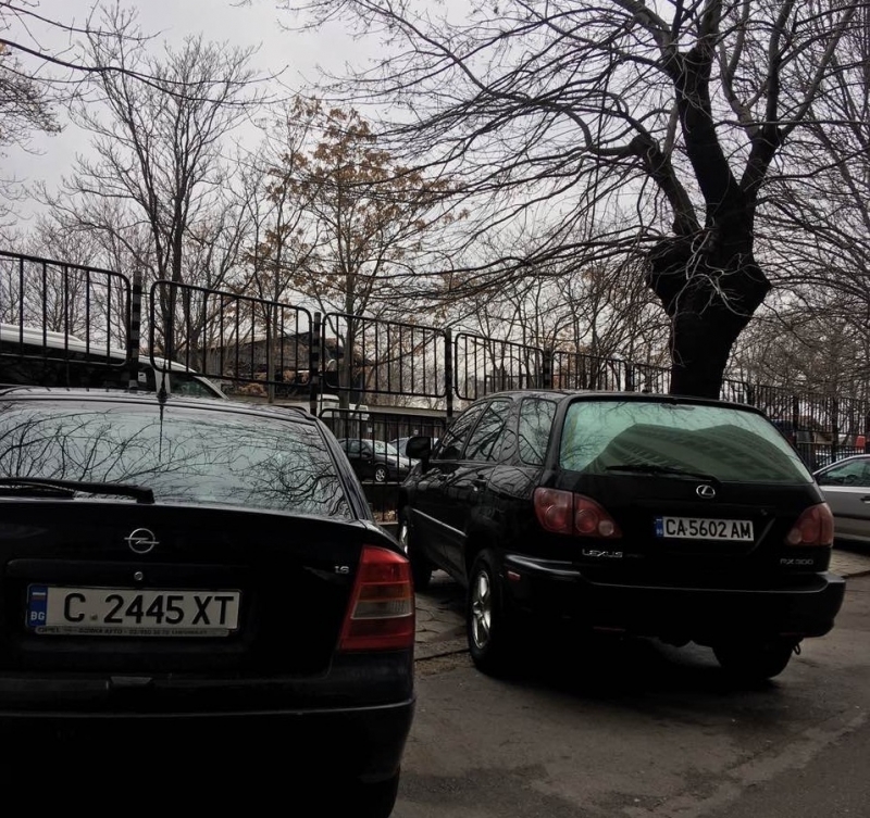 Служебен автомобил на Областната дирекция на полицията във Враца преди