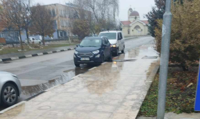 Полицаи и прокурори нахлуха в общината в Бойчиновци, ровят Сретениев за европроекти /снимки/