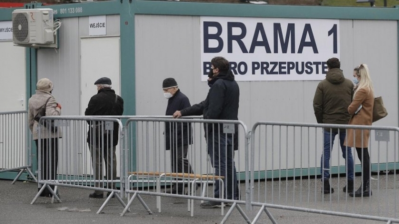 Полша ще обяви днес по строги ограничения срещу разпространението на коронавируса