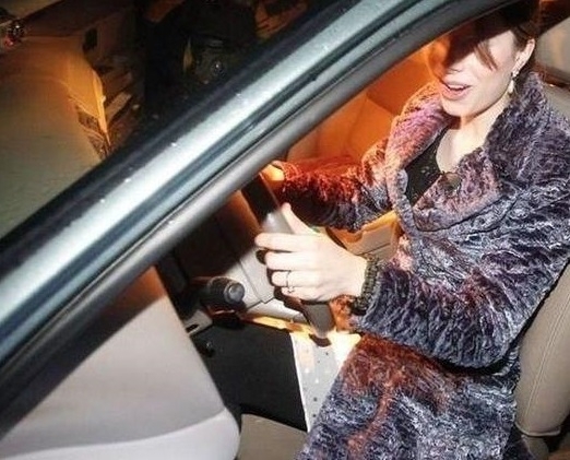 Полицията е заловила вчера млада жена да кара надрусана във