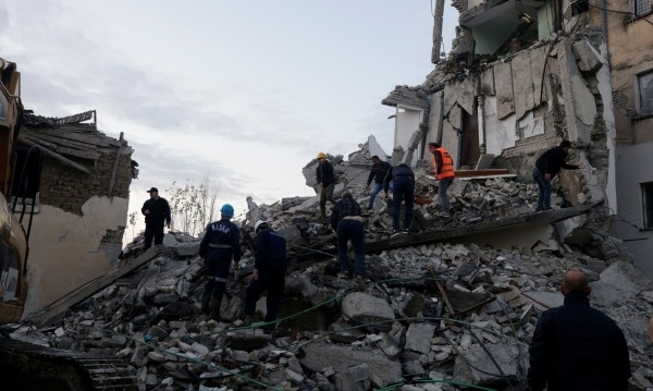 Броят на жертвите от силното земетресение в Албания днес нарасна