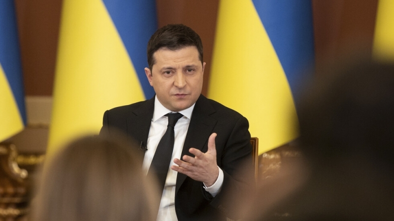 Украинският лидер Володимир Зеленски предложи на Владимир Путин да седнат