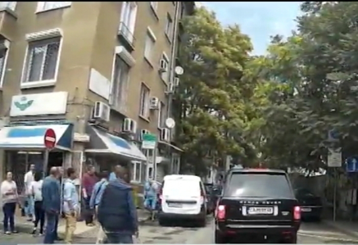 Бясна гонка е станала с полицията в София Цивилен автомобил се