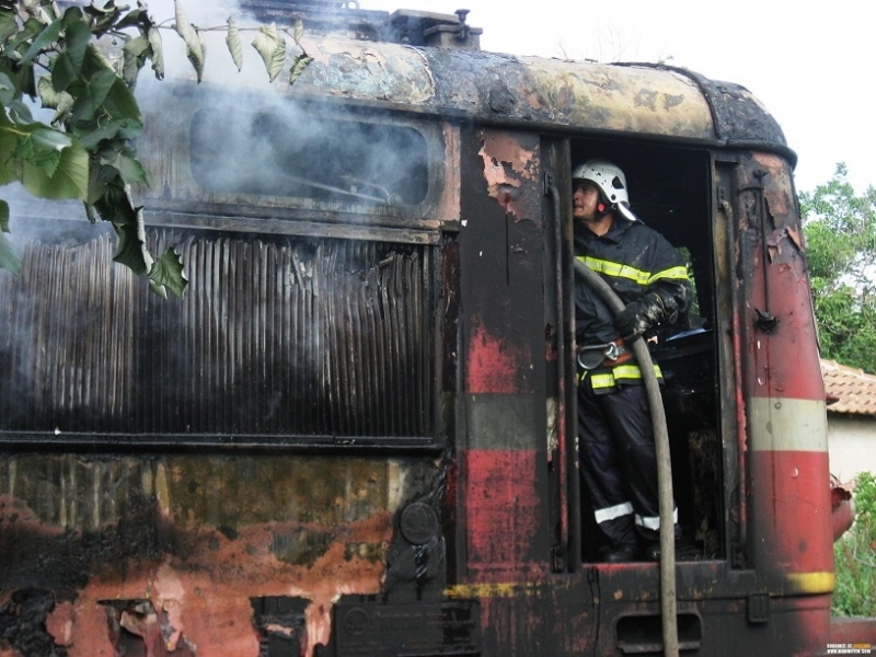 Локомотив на пътнически влак се запали в движение Инцидентът се е