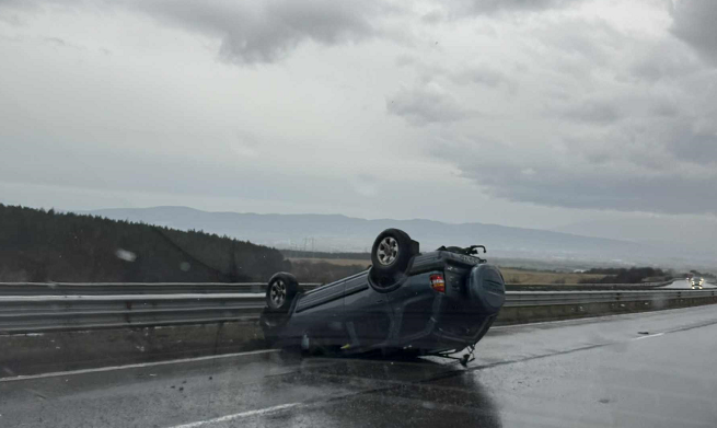 Две катастрофи са станали на метри една от друга на