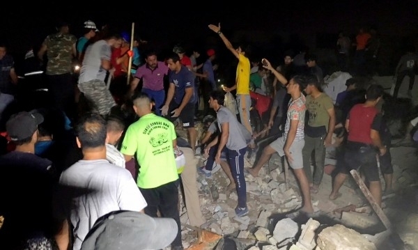 Най малко 18 души са загинали и над 90 са ранени