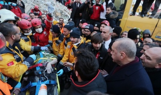 45 души са извадени живи изпод развалините след земетресението с