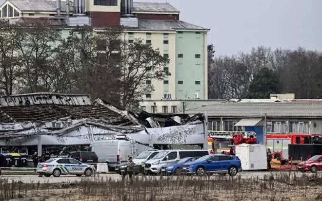 Пожар във военен завод в Чехия се разследва като терористичен акт /снимки/