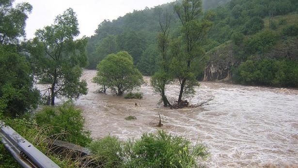 Баща и дете са се удавили във водите на река