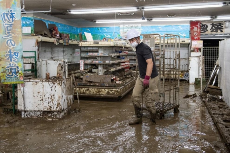 Загиналите при наводненията и калните свлачища в Япония вече са