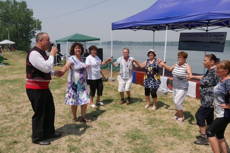 За поредна година оряховското село Остров събра стотици гости на