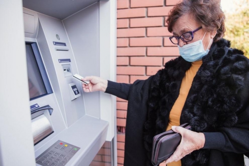 Изплащането на пенсиите и добавките за първия месец на 2022