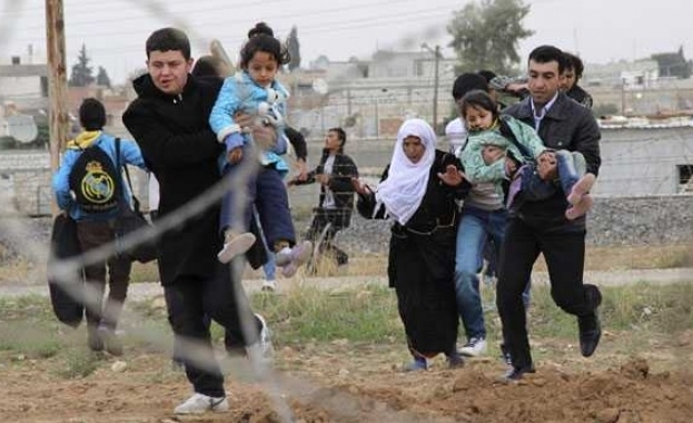 Седем мигранти вчера са били открити във Фолксваген голф със